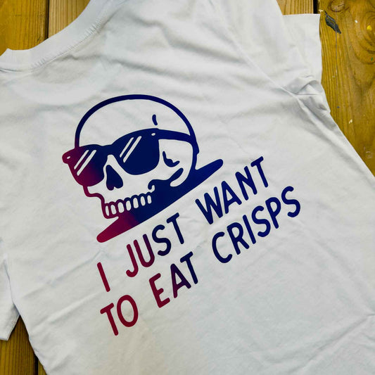 I JUST WANT TO EAT CRISPS - T-SHIRT