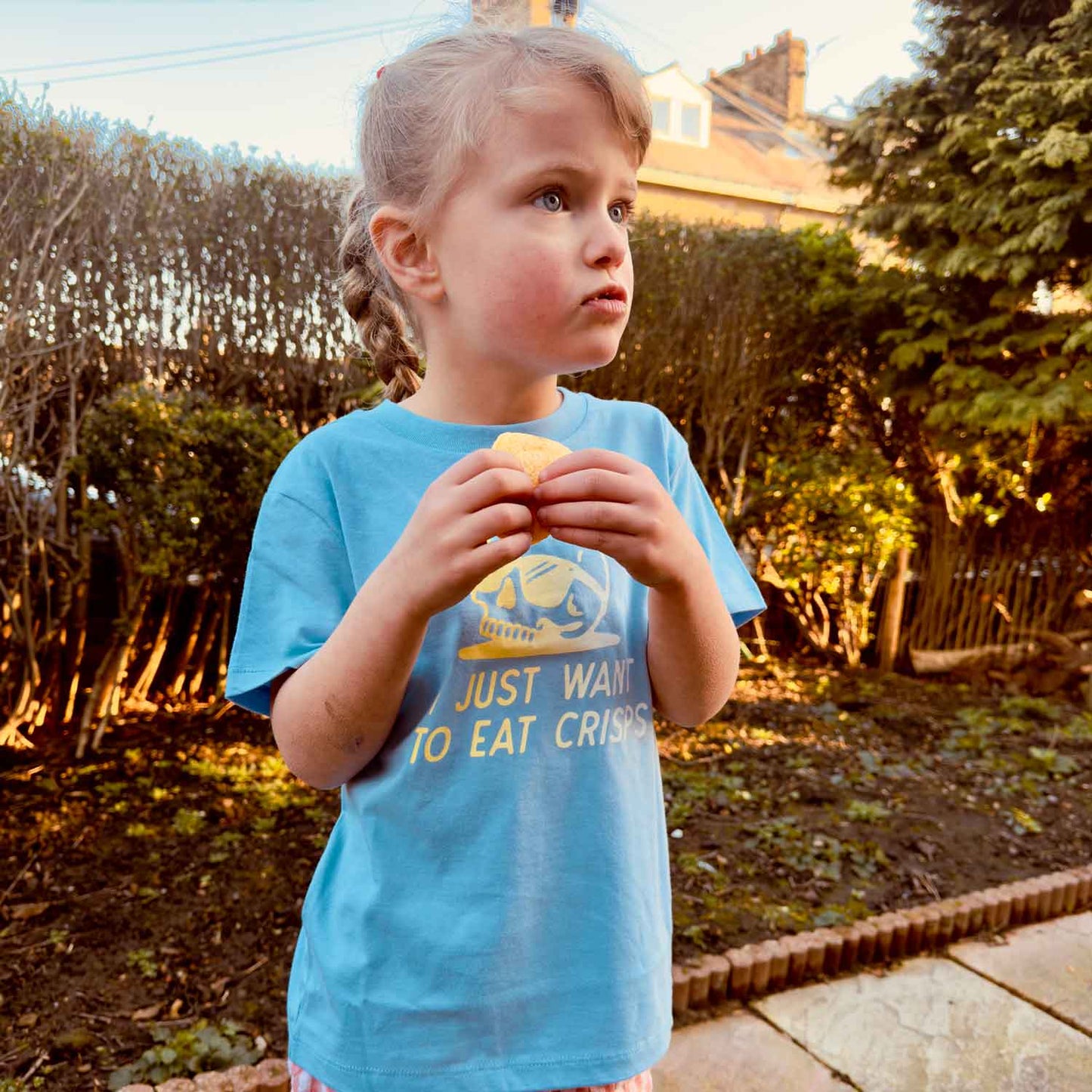 I JUST WANT TO EAT CRISPS - KIDS TEE