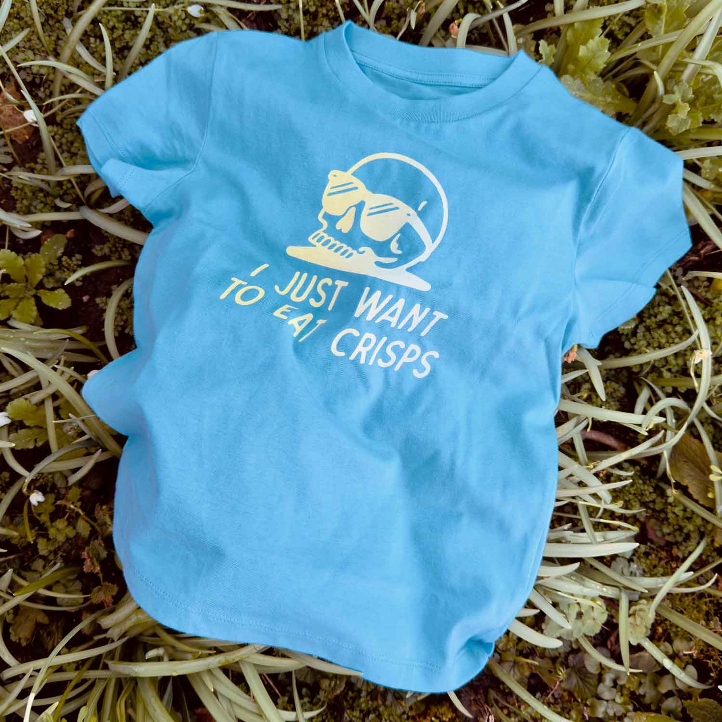 I JUST WANT TO EAT CRISPS - KIDS TEE