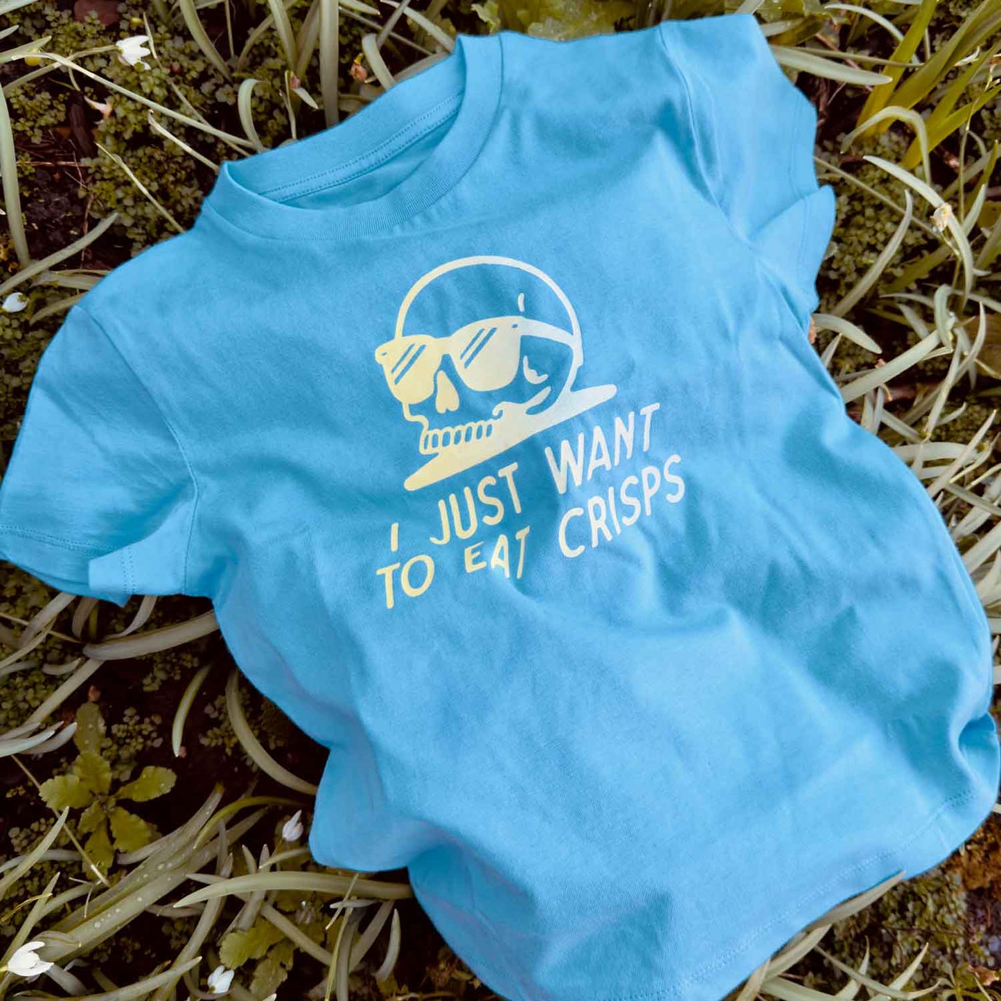 I JUST WANT TO EAT CRISPS - KIDS TEE