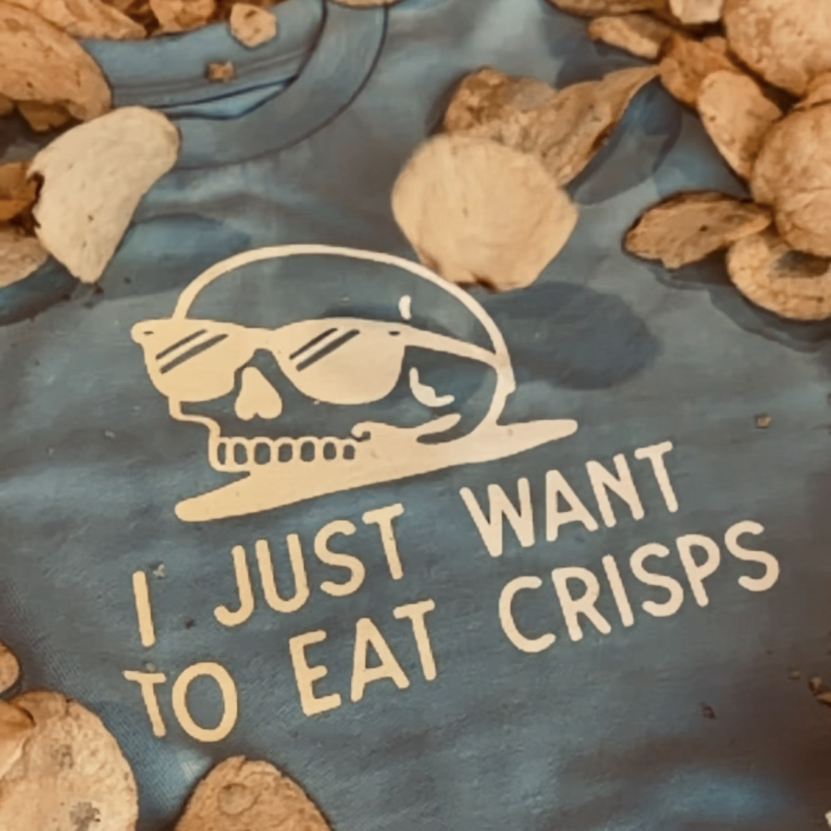 I JUST WANT TO EAT CRISPS - KIDS TEE