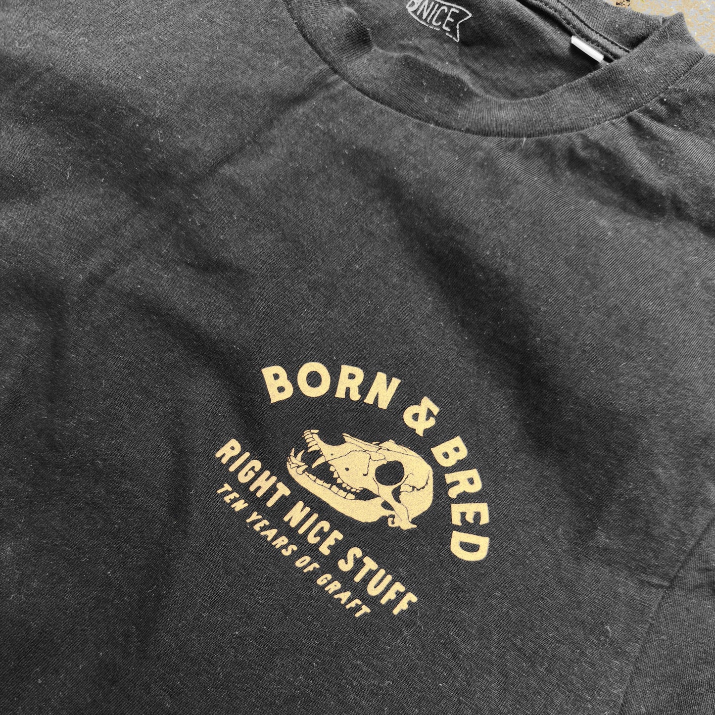 BORN & BRED - T-SHIRT