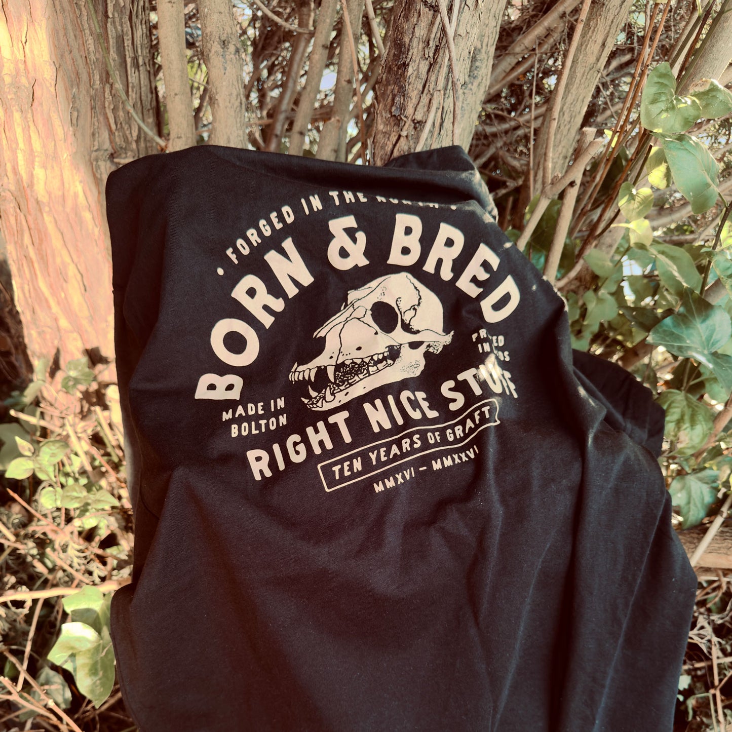 BORN & BRED - T-SHIRT