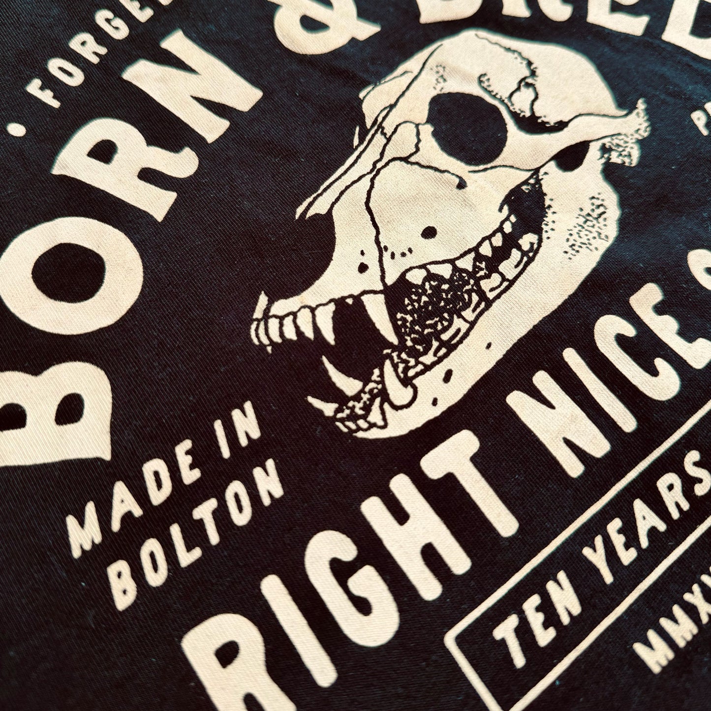BORN & BRED - T-SHIRT