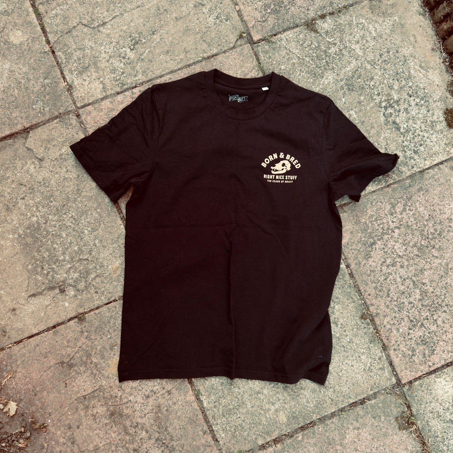 BORN & BRED - T-SHIRT