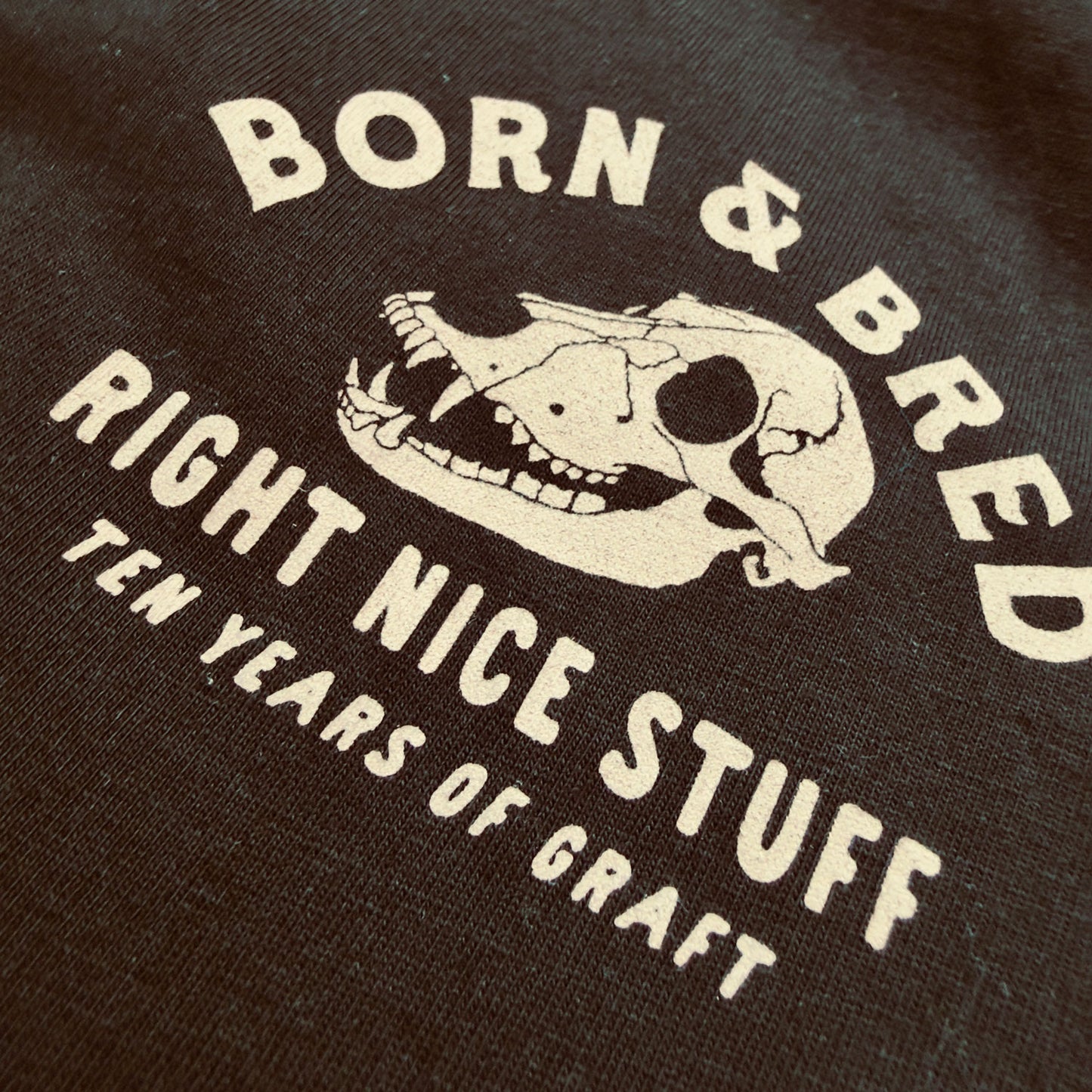BORN & BRED - T-SHIRT